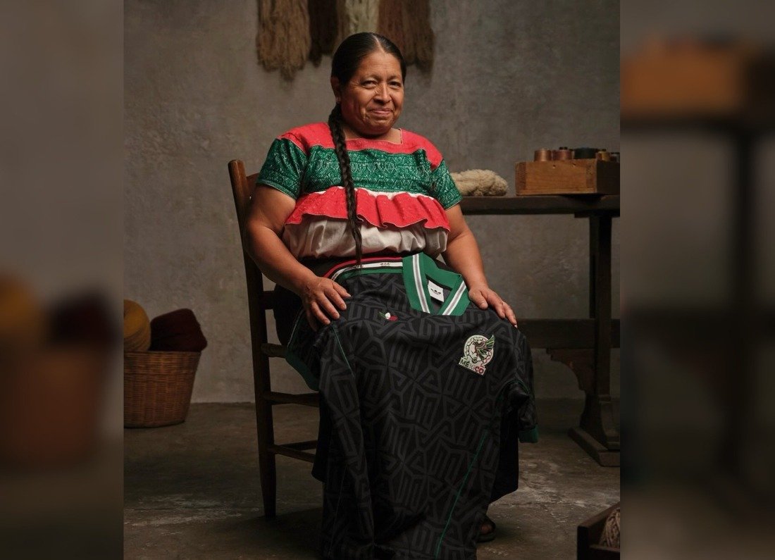 Nueva playera de México incluye trabajo de artesanas poblanas