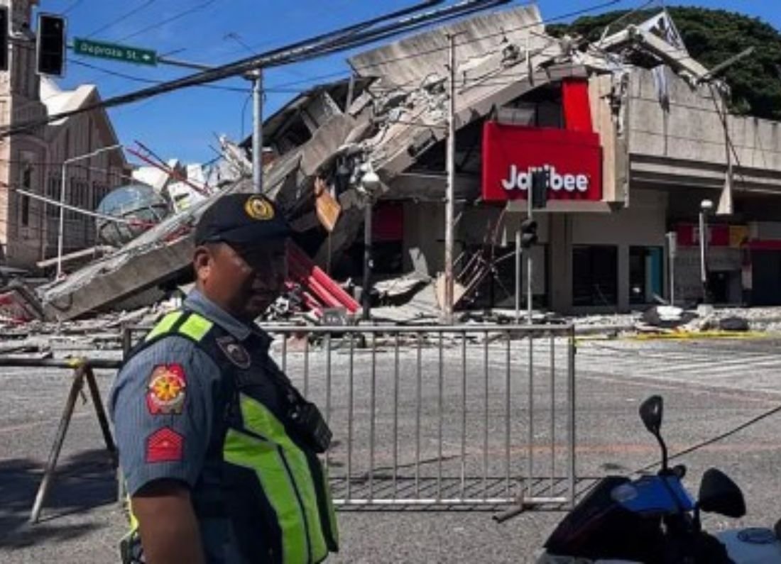 Filipinas es sacudido por un terremoto de 7.8