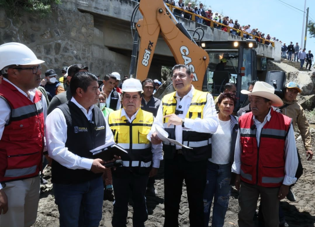 Gobernador Alejandro Armenta recorre zona afectada en Ciudad Serdán
