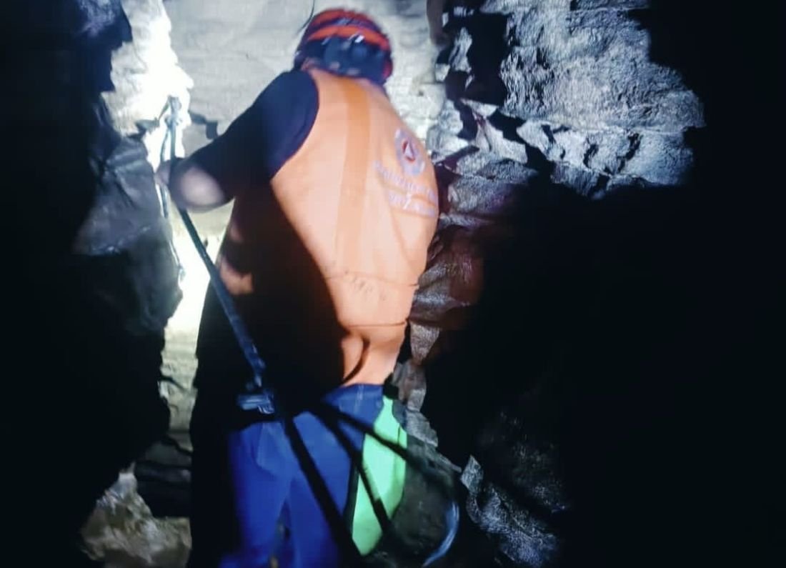 Familia queda atrapada en gruta de Cuetzalan