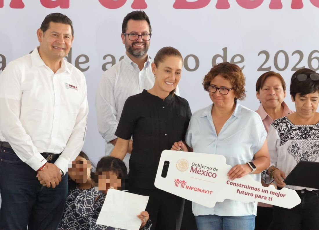 Claudia Sheinbaum termina adeudos hipotecarios y entrega viviendas en Puebla