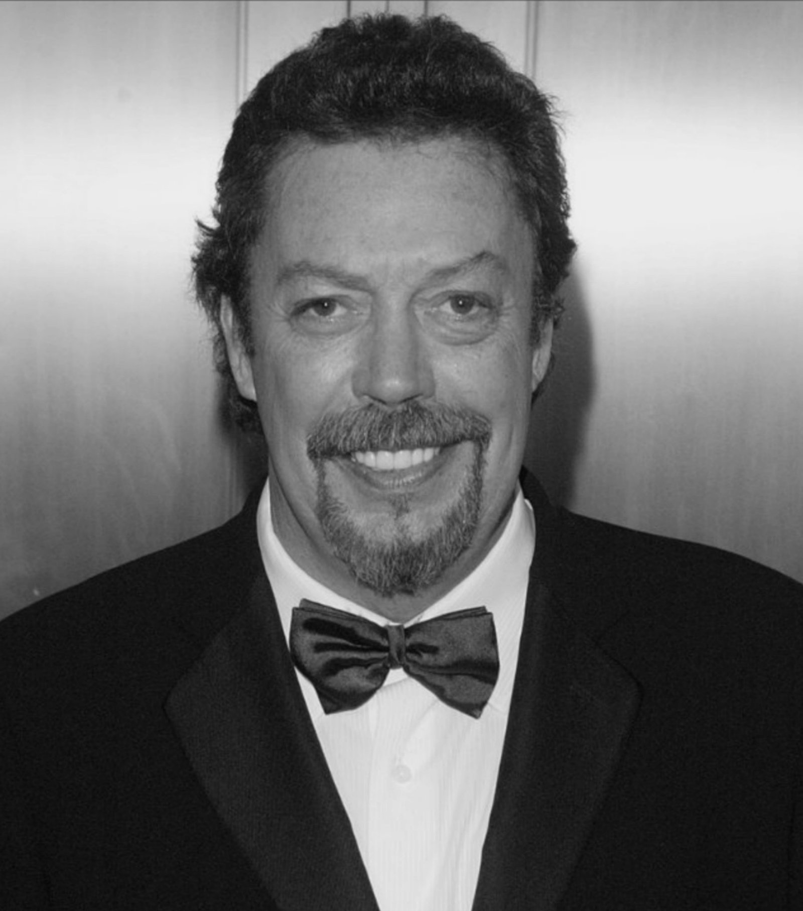 Muere Tim Curry a los 80 años; interpretó al Dr. Frank-N-Furter y Pennywise