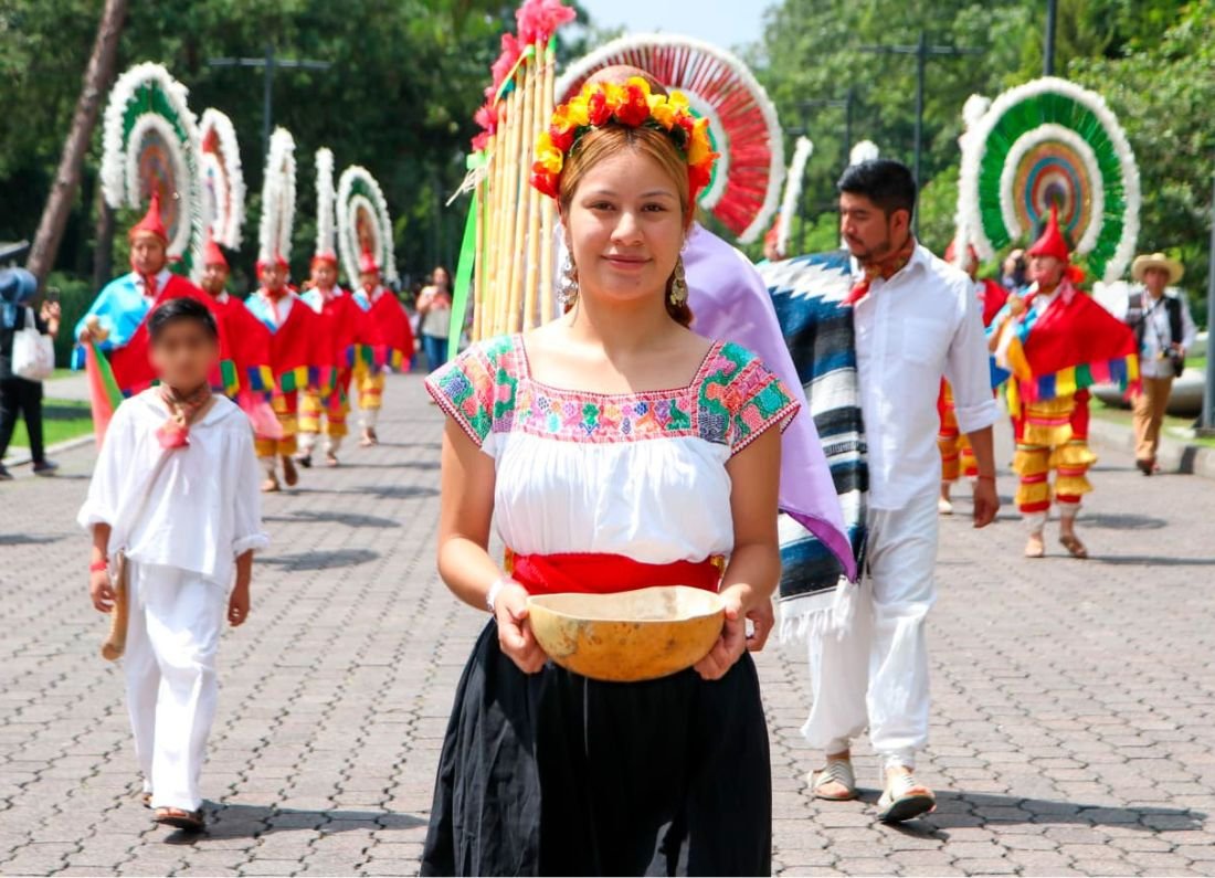Poblanas y poblanos muestran su riqueza cultural en Los Estados en Los Pinos