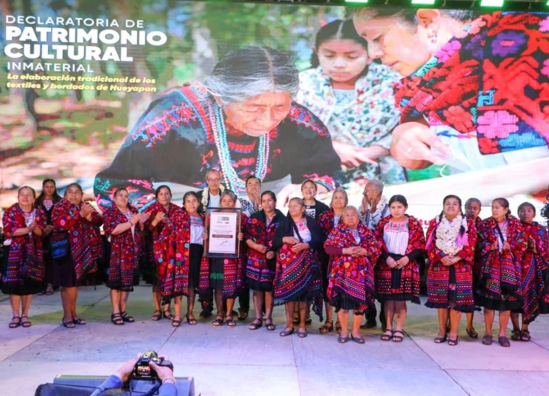 Textiles y bordados de Hueyapan se reconocen como Patrimonio Cultural Intangible